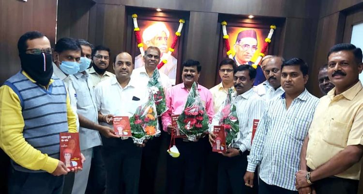 सेवकांनी कुटूंबाचा व पगाराचा योग्य विचार करूनच कर्ज उचलावे सोबत विमा देखील उतरावावा- कार्याध्यक्ष सुनील रेडेकर