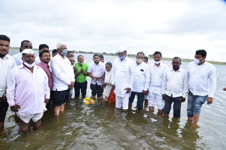 वरकुटे मलवडी येथे तारळी पाणी योजने च्या पाण्याचे जलपुजन… नेते अनिल देसाई यांचे प्रयत्न