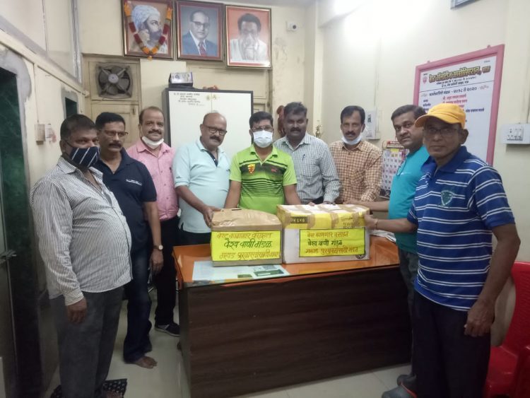 बेस्ट कामगार वसाहत परळ वैश्यवाणी समाजातर्फे महाड पूर ग्रस्तांसाठी मदत