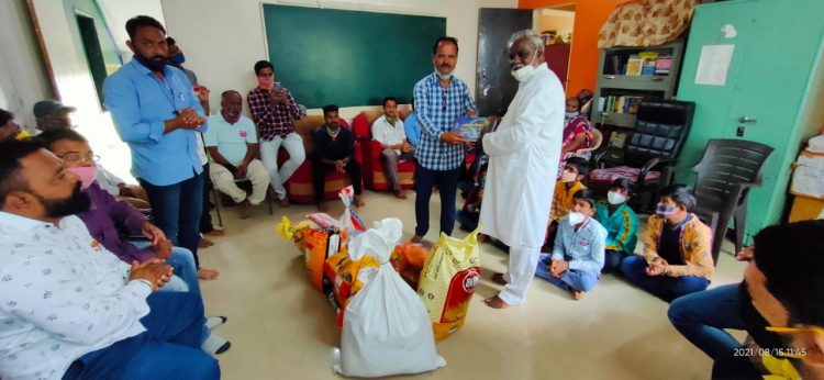 *एम.सी.जी ग्रुप च्या* वतीने महा- नाईम बहुउद्देशीय सामाजिक संस्था च्या *योजना* अनाथ आश्रमास जीवनावश्यक व शैक्षणिक साहित्याची मदत