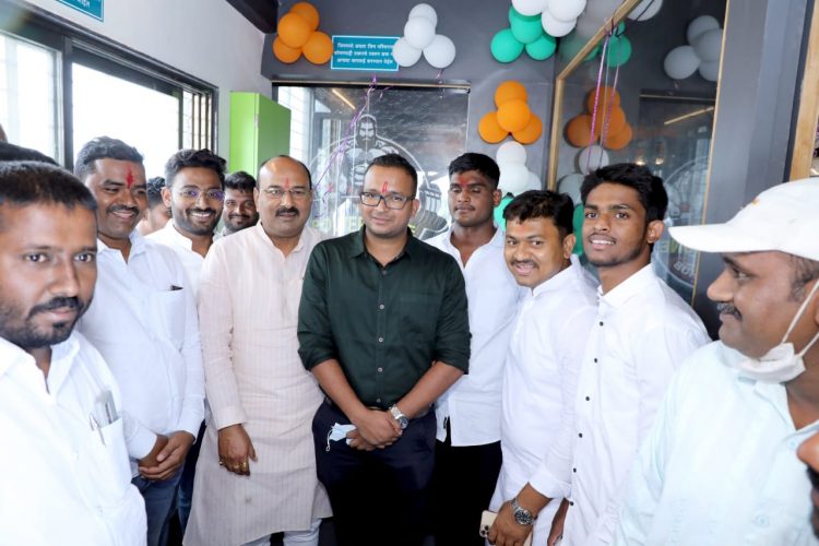 अनिल  पाटील यांच्या कार्यालया चे उदघाटन खासदार संजय काका पाटील यांचे हस्ते… सह.आयकर आयुक्त सचिन मोटे यांची उपस्थिती….