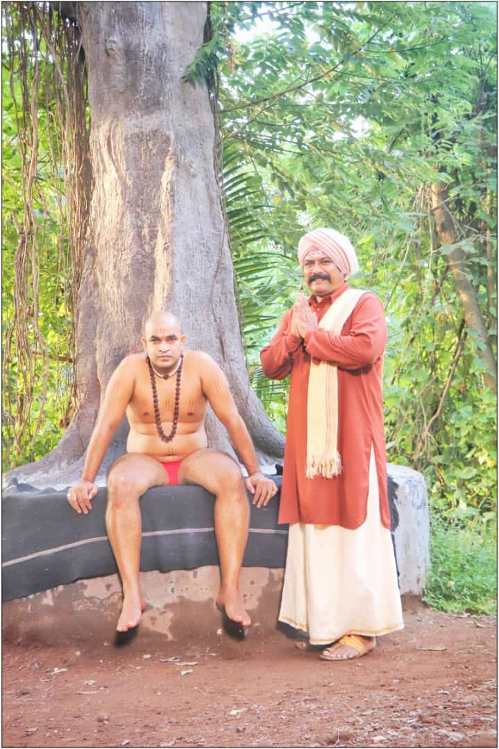 दक्षिण सोलापूर तालुक्यातील मंद्रुप गावचे सुपुत्र सिने अभिनेते बलराज माने. जय जय स्वामी समर्थ मालिकेमध्ये नरसप्पा च्या भुमिकेत.