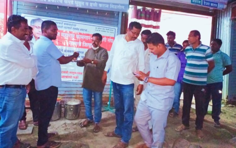 आटपाडीत  इमारत व इतर बांधकाम मंडळ यांच्या मार्फत बांधकाम व नाका कामगारांना मध्यान्ह भोजनाचा लाभ देण्यास प्रारंभ…