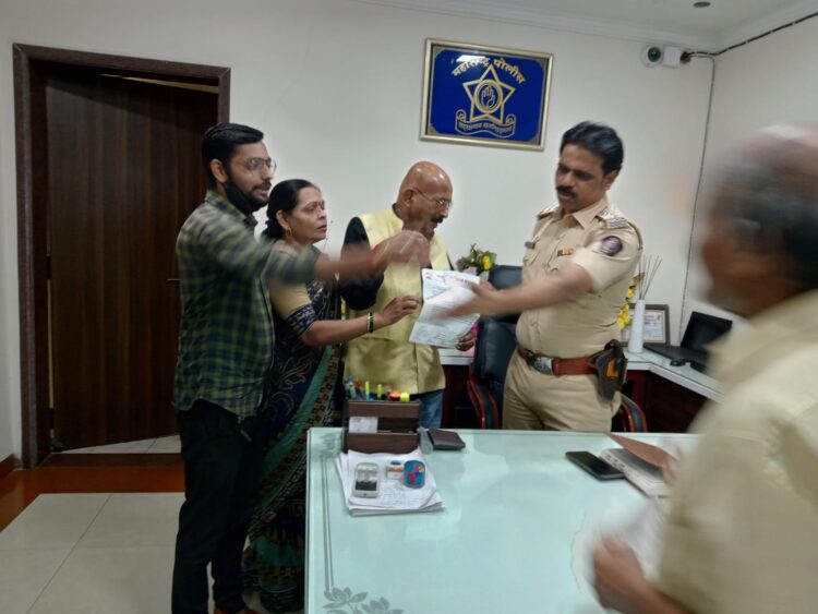 ठाण्यात प्रचंड खळबळ कंगना राणावत आणि विक्रम गोखले यांच्या विरुद्ध देश द्रोहाची तक्रार दाखल