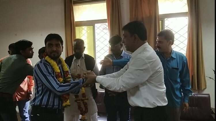 कर्तव्य बजावनारे जाबाज पत्रकारांचे पत्रकारांच्या वतीने सत्कार.