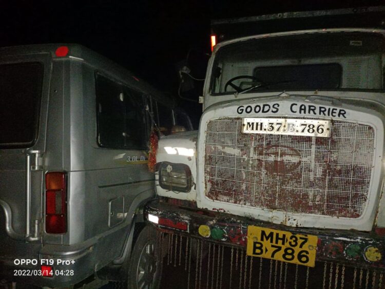आटपाडीच्या तहसीलदार बाई माने यांच्या वाहनावर भरधाव वेगाने डंपर घालून जीवे मारण्याचा प्रयत्न