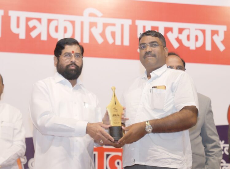 राज्याच्या शाश्‍वत विकासातही पत्रकारांचे महत्त्वपूर्ण योगदान ः मुख्यमंत्रीचौथा स्तंभ राज्यस्तरीय जीवन गौरव पुरस्काराने महाराष्ट्र राज्य पत्रकार संघाचे राज्य सरचिटणीस डॉ. विश्‍वासराव आरोटे सन्मानित मुंबई : रतन बी.राऊत