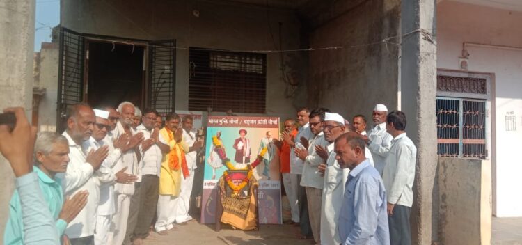 विखरण येथे भारतरत्न डॉ बाबासाहेब आंबेडकर यांना अभिवादन