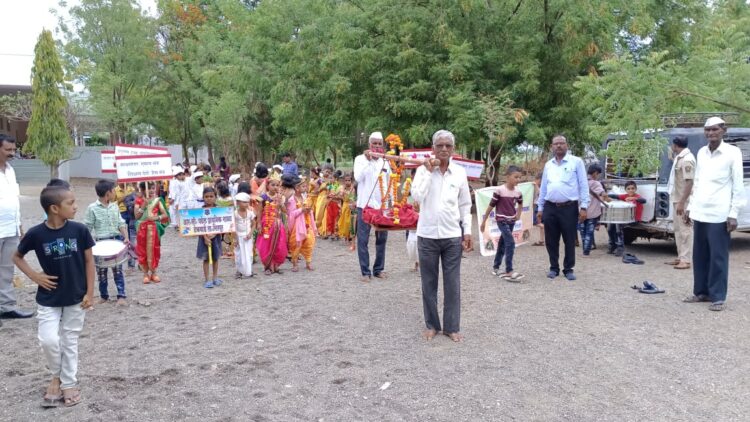 आषाढी एकादशी निमित्त वृक्ष दिंडी