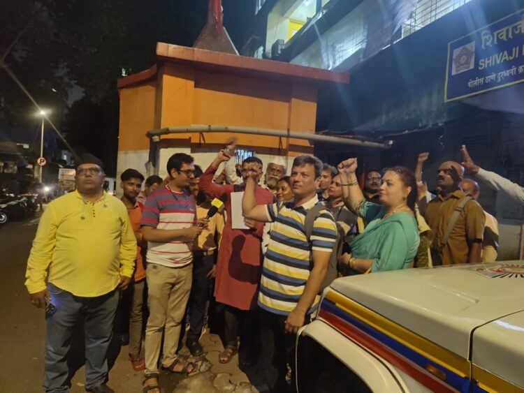 सनातन धर्माविषयी द्वेषपूर्ण वक्तव्याप्रकरणी दादर पोलीस ठाण्यात तक्रार दाखल  ! उदयनिधी स्टॅलिन, निखिल वागळे, जितेंद्र आव्हाड यांच्यावर ‘हेट स्पीच’चा गुन्हा नोंदवा ! – हिंदुत्वनिष्ठ संघटनांची मागणी