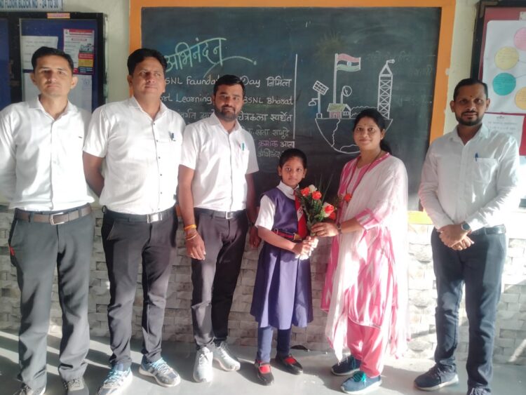 बीएसएनएल तर्फे घेण्यात आलेल्या जिल्हास्तरीय चित्रकला स्पर्धेत आदर्श मराठी विद्यामंदिराचे सुयश.