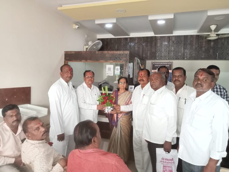 विलास खरात यांचा सन्मान