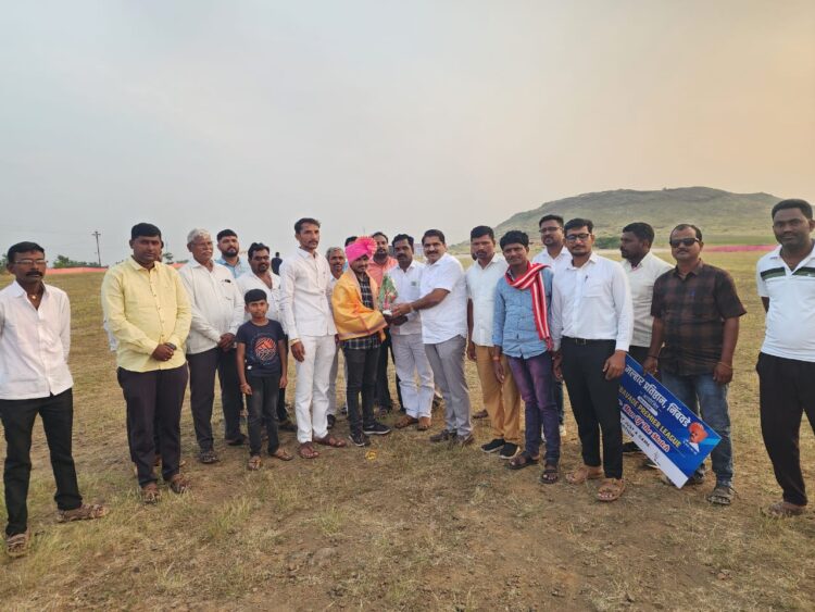 पत्रकार,लेखक अण्णासाहेब मेटकरी यांचा वैभवदादा पाटील यांच्या हस्ते सन्मान….
