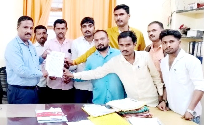 आटपाडी तालुक्यातील संगणक परीचालकांची दिपावळी अंधारात साजरी…..संगणक परिचालकांचे काम बंद आंदोलन सुरू