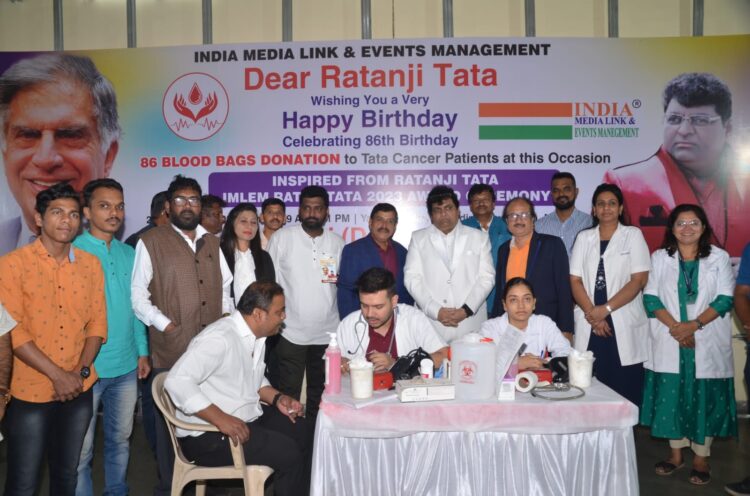 आगळ्या वेगळ्या पद्धतीने केला रतन टाटांचा वाढदिवस साजरा……..टाटांच्या सेल्फी पॉइंटची केली मागणी