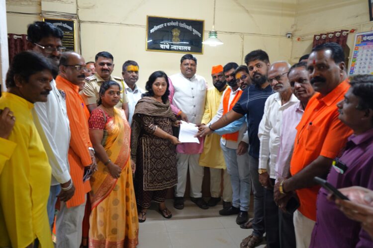 संत बाळूमामा देवस्थानातील संभाव्य मंदिर सरकारीकरणाच्या विरोधात गारगोटी येथे धरणे आंदोलन !देवस्थानातील गैरव्यवहारांच्या प्रकरणांची ‘सी.आय.डी.’ चौकशी करा ! – हिंदुत्वनिष्ठ संघटनांची एकमुखी मागणी !