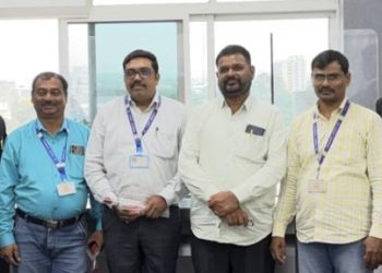 महसूल दिनानिमित्त वरिष्ठ अधिकाऱ्यांचा गौरव; महसूल वकील मित्र परिवाराचा अभिनव उपक्रम
