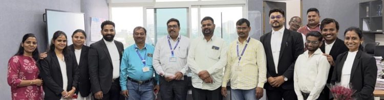 महसूल दिनानिमित्त वरिष्ठ अधिकाऱ्यांचा गौरव; महसूल वकील मित्र परिवाराचा अभिनव उपक्रम