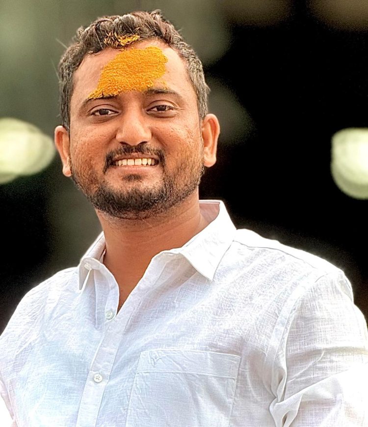 हनुमान विकास सोसायटीच्या कर्जमाफी प्रकरणाची चौकशी करून सचिवावर कारवाईची सहाय्यक निबंधक यांच्याकडे .युवा नेते हणमंत मोटे यांची मागणी