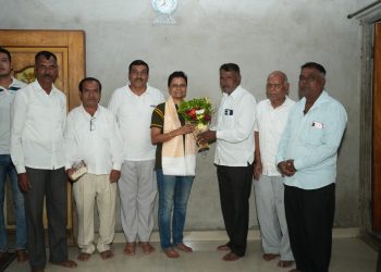 मालेवाडी येथे अपर उप आयुक्त मनिषा नलावडे यांना पोलीस खात्यातील अति उत्कृष्ट सेवा पदक जाहीर झाल्याबद्दल सत्कार ईश्वरपुर भारत सरकार, गृह मंत्रालययांच्यावतीने अपर उप आयुक्त मनिषा नलावडे यांना अति उत्कृष्ट सेवा पदक जाहीर