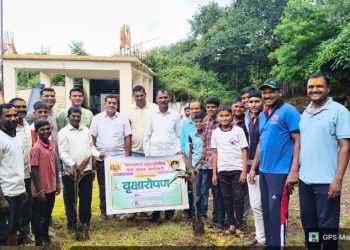 मालेवाडी येथील शिवसमर्थ बहुउद्देशीय सेवा संस्थेच्या वतीने वृक्षारोपण
