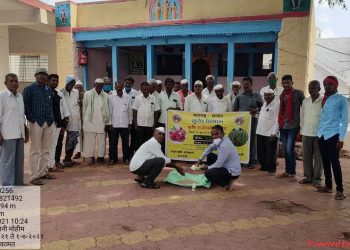 कामथ येथे कृषी संजीवनी मोहीम अंतर्गत बीज प्रक्रिया मोहीम .