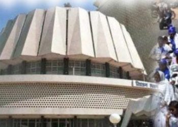 विमल व मुर्जी ची मस्ती उतरवून अटक करवण्यासाठी डेमोक्रॅटिक रिपाइंचे पावसाळी अधिवेषणावर दे धडक बे धडक धरणे आंदोलन. (आता नाही तर कधीच नाही.: डॉ. राजन माकणीकर)