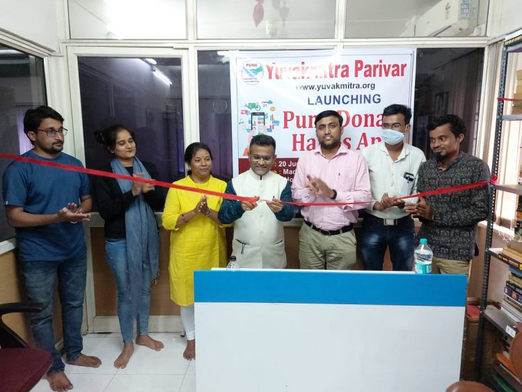 वापरलेल्या जुन्या वस्तू गरजूंना भेट देण्यासाठी युवकांनी तयार केले ‘पुणे डोनेट हँड अँप’