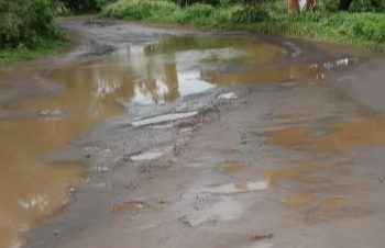 नरवणे ता. माण येथील रस्त्याची दुरवस्था