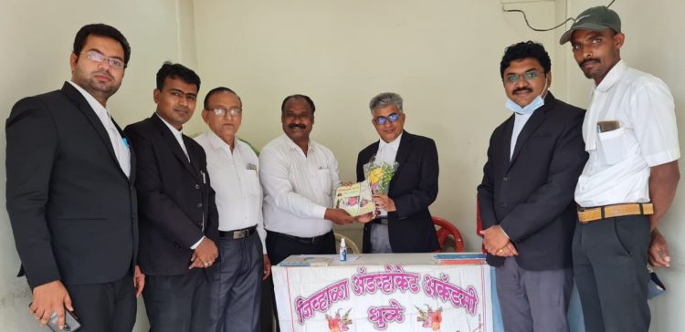 वकीली व्यवसायात यशस्वितेसाठी कठोर परिश्रम गरजेचे !अॅड.शामकांत पाटील यांचं प्रतिपादन जिव्हाळा तर्फे अॅड.शामकांत पाटील यांचा सत्कार