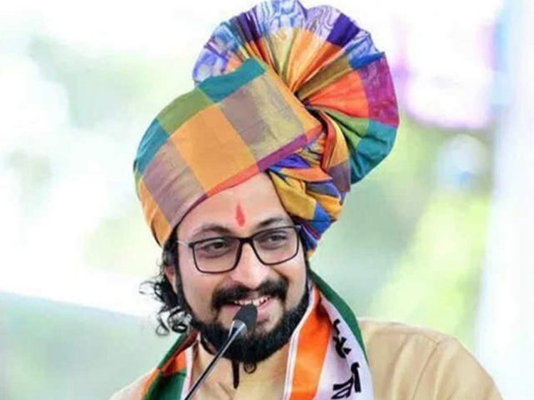 संसदरत्न खासदार डाॅ अमोलदादा कोल्हे यांचा माजी खासदार शिवाजीराव आढळराव पाटलांना बैलगाडा मालकांच्या ऒझर येथील बैठकीसाठी निमंत्रणाचा फोन