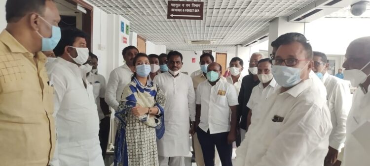 आमदार प्रणिती शिंदे यांची मा. नितीन करीर साहेब यांच्यासमवेत सोलापूरातील विविध विषयांबाबत बैठक संपन्न