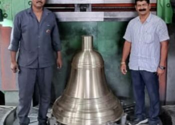 जोतिबा मंदिराच्या आवारात शुक्रवारी ( दि .२७ )एक टन वजनाची पंचधातूची महाघंटा बसणार
