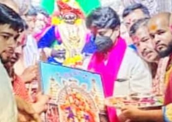 कोल्हापूर च्या  जोतिबाच्या दर्शनाला केंद्रीय नागरी विमान वाहतूक मंत्री ज्योतिरादित्य शिंदे