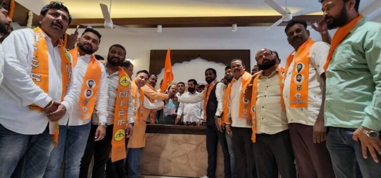 मुख्यमंत्री एकनाथ शिंदे यांच्या उपस्थितीत नाशिक ठाकरे गटाच्या प्रमुख पदाधिकारीचां बाळासाहेबांच्या शिवसेनेत प्रवेश