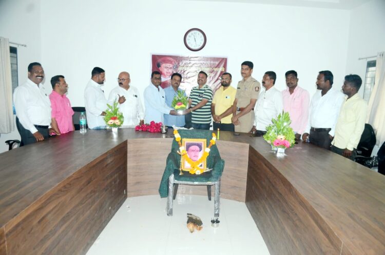 आटपाडीत पत्रकार दिन उत्साहात साजरा…. नूतन पदाधिकाऱ्यांचां सन्मान तर उपनिरीक्षक अजित पाटील यांची प्रमुख उपस्थिती