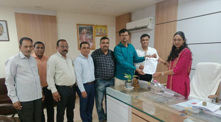 जिल्हा परिषद निधीतून नाभिकाना साहित्य पुरवठा करण्याची मागणी