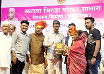 दयाराणी खरात यांना सातारा जिल्हा आदर्श शिक्षीका पुरस्कार प्रदान………….पालकमंत्री शंभूराज देसाई यांच्या हस्ते साताऱ्यात जिल्हास्तरीय शिक्षक पुरस्काराचे वितरण.