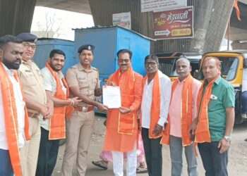 दिवाळीमध्ये वाहतूकीचे नियम शिथील करा……ठाकरे गटाची शहर पोलीस ठाण्याचे सहाय्यक पोलीस निरीक्षक अभिजित यादव यांच्याकडे मागणीदिवाळीमध्ये वाहतूकीचे नियम शिथील करा……