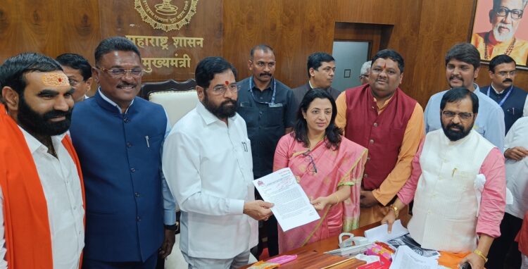 उत्तर प्रदेशप्रमाणे महाराष्ट्रातही हलाल उत्पादनांवर बंदी आणण्याची शिवसेना आमदारांची मागणी !उत्तर प्रदेशप्रमाणे महाराष्ट्रातही हलाल उत्पादनांवर बंदी आणण्याची शिवसेना आमदारांची मागणी !