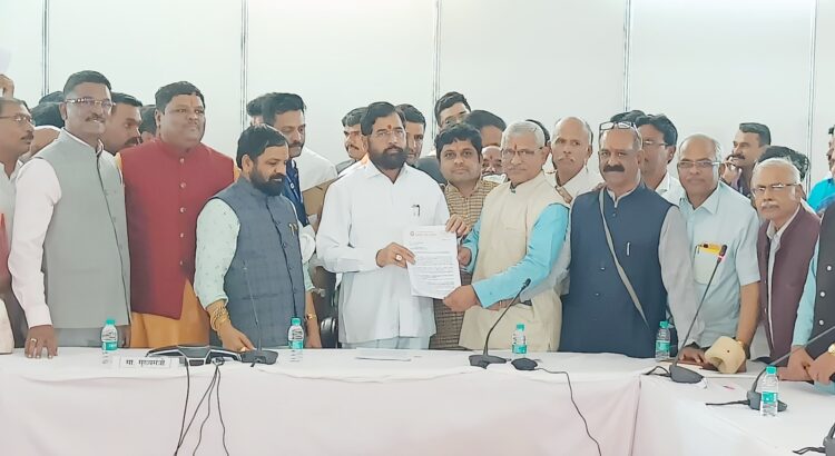 मंदिर आणि पुजारी यांच्या समस्या सोडवण्यासाठी सरकार सकारात्मक !‘महाराष्ट्र मंदिर महासंघा’शी चर्चा करण्यासाठी मंत्री गिरीश महाजन व आमदार भरतशेठ गोगावले समन्वय पहाणार ! – मुख्यमंत्री