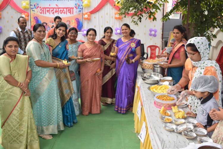 क्रातीनगर आर सी पटेल प्राथमिक शाळेत आनंद मेळावा