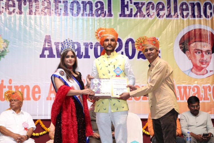 वाक्षेवाडीचा सुपुत्र विजय ज्ञानेश्वर वाक्षे यांना आंतरराष्ट्रीय पुरस्काराने सन्मानित