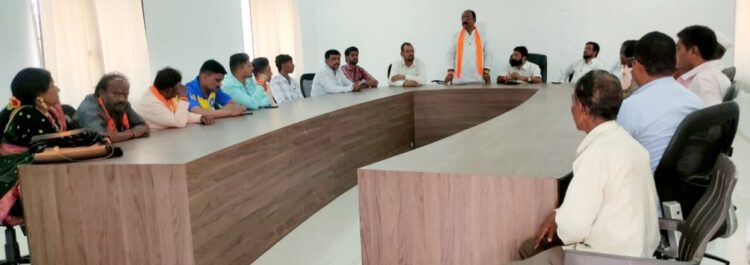 आटपाडीत शिवसेना उद्धव बाळासाहेब ठाकरे पक्षाची बैठक संपन्न