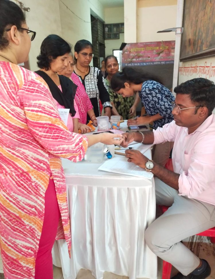 अक्षरा सामाजिक प्रतिष्ठान तर्फे ५२ वे आरोग्य शिबिर नागरिकांच्या तुडुंब गर्दीत संपन्न ..!
