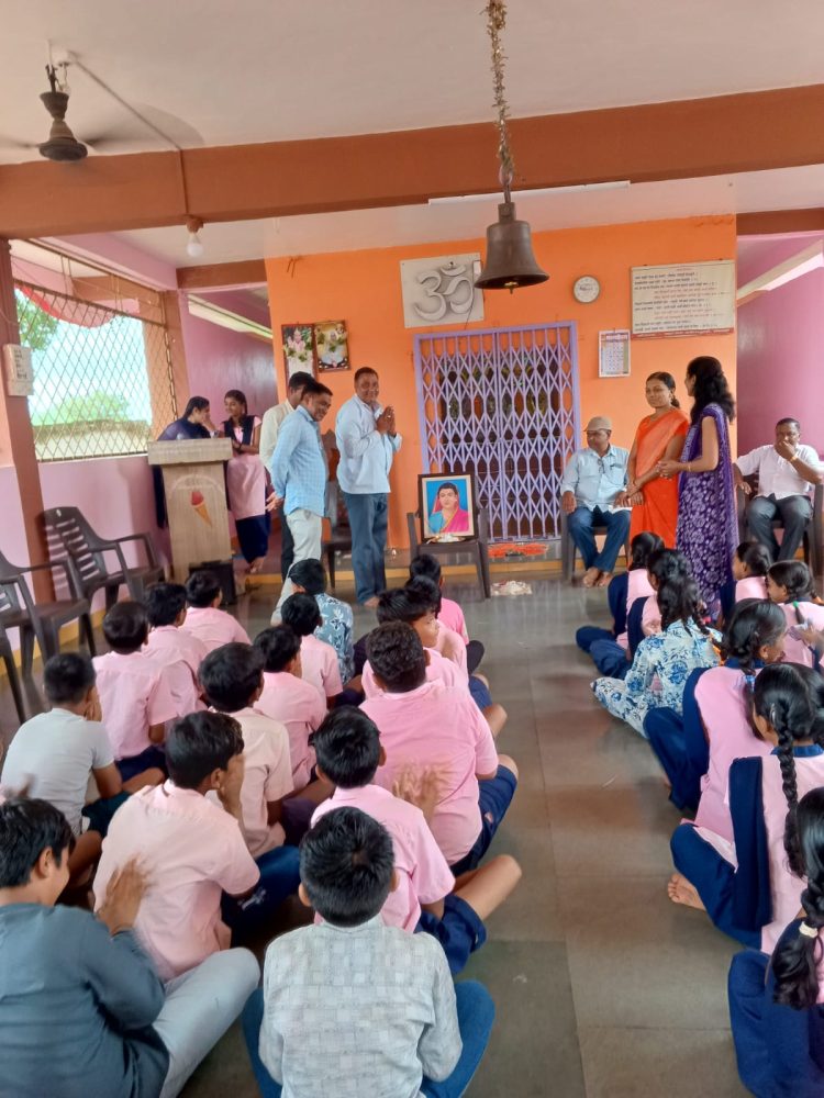 क्रांीज्योती सावित्रीबाई फुले माध्यमिक विद्यालय कोंढावळ येथे शिक्षण सप्ताह निमित्त विवीध कार्यक्रमाचे सादरीकरण
