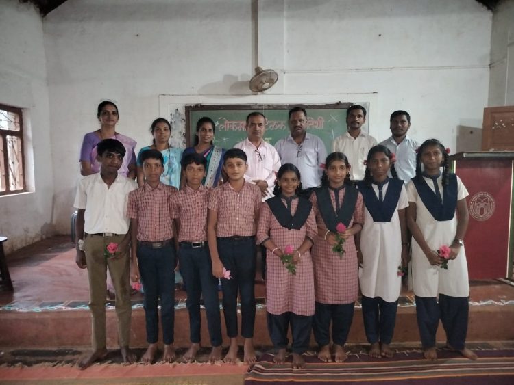 दि मॉडेल इंग्लिश स्कुल सैतवडे येथे वक्तृत्व स्पर्धा उत्साहात संपन्न