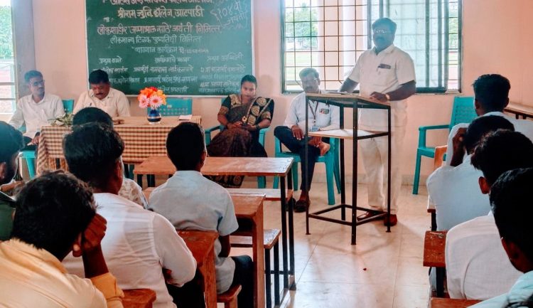 कला व विज्ञान महाविद्यालयामध्ये अण्णाभाऊ साठे जयंती व्याख्यान कार्यक्रम संपन्न…वैश्विक मूल्यांची मांडणी करणारे लेखक:- अण्णाभाऊ साठे– डॉ. रामदास नाईकनवरे