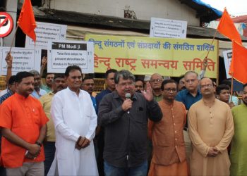 बांगलादेशातील हिंदूंवरील अत्याचार थांबवून त्यांना सुरक्षा प्रदान करण्यासाठी भारत सरकारने तातडीने कृती करावी ! – दादर येथील हिंदु राष्ट्र-जागृती आंदोलनात मागणी