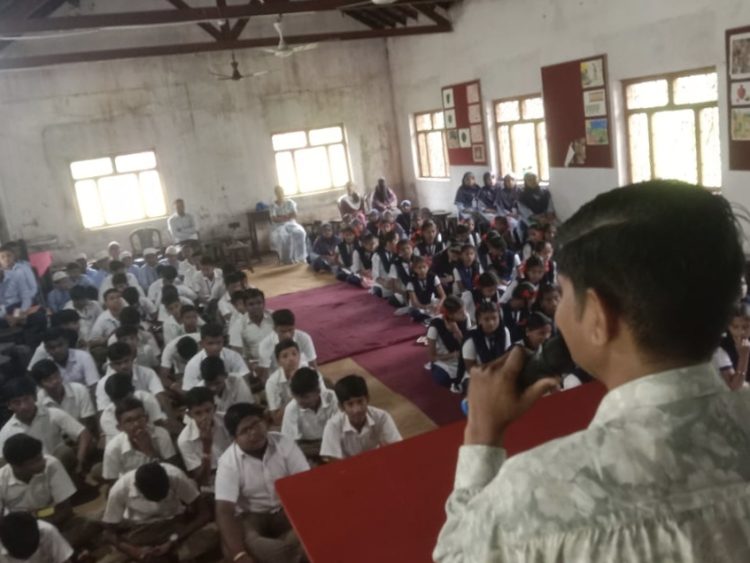 जिजाऊ शैक्षणिक व सामाजिक संस्थेच्या विद्यमाने सैतवडे येथील दि मॉडेल इंग्लिश स्कुलमध्ये गणित विषयाची विशेष कार्यशाळा संपन्न